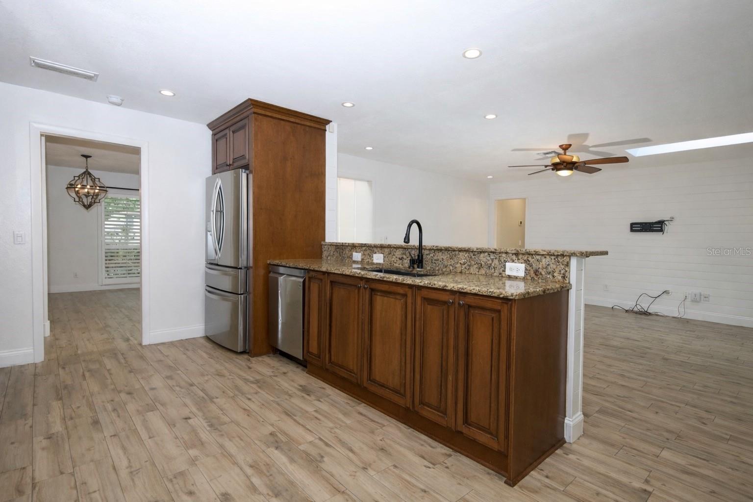 Image 12 of 44 For 411 Valencia Circle