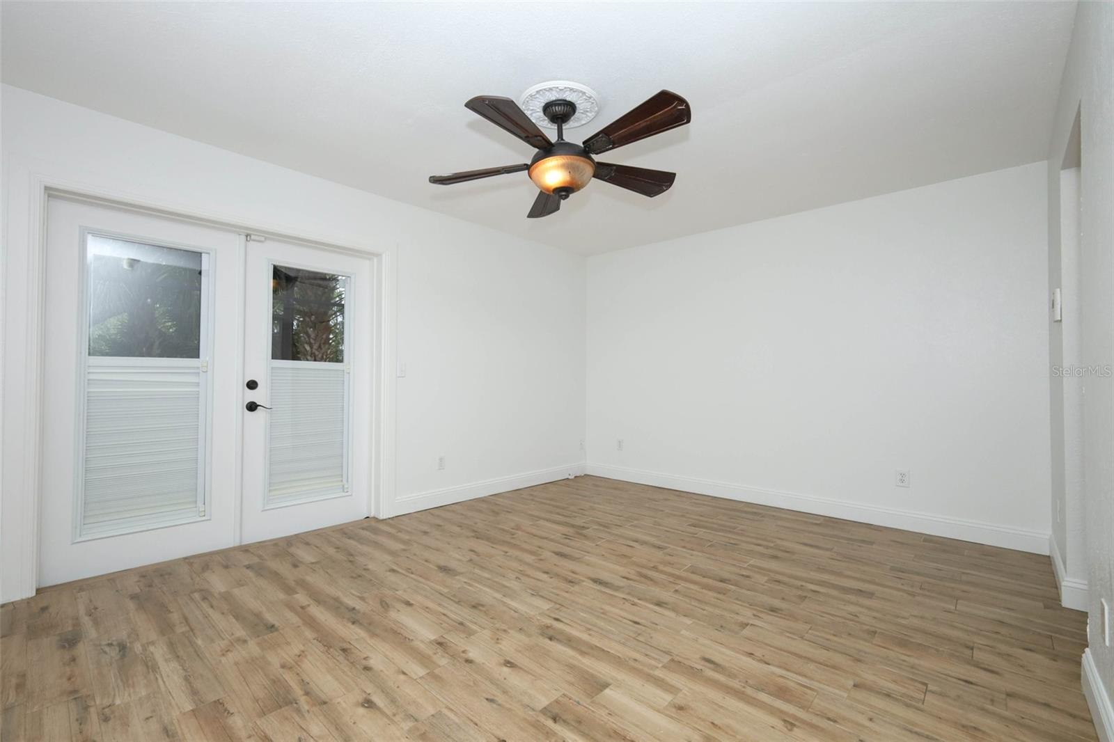 Image 15 of 44 For 411 Valencia Circle