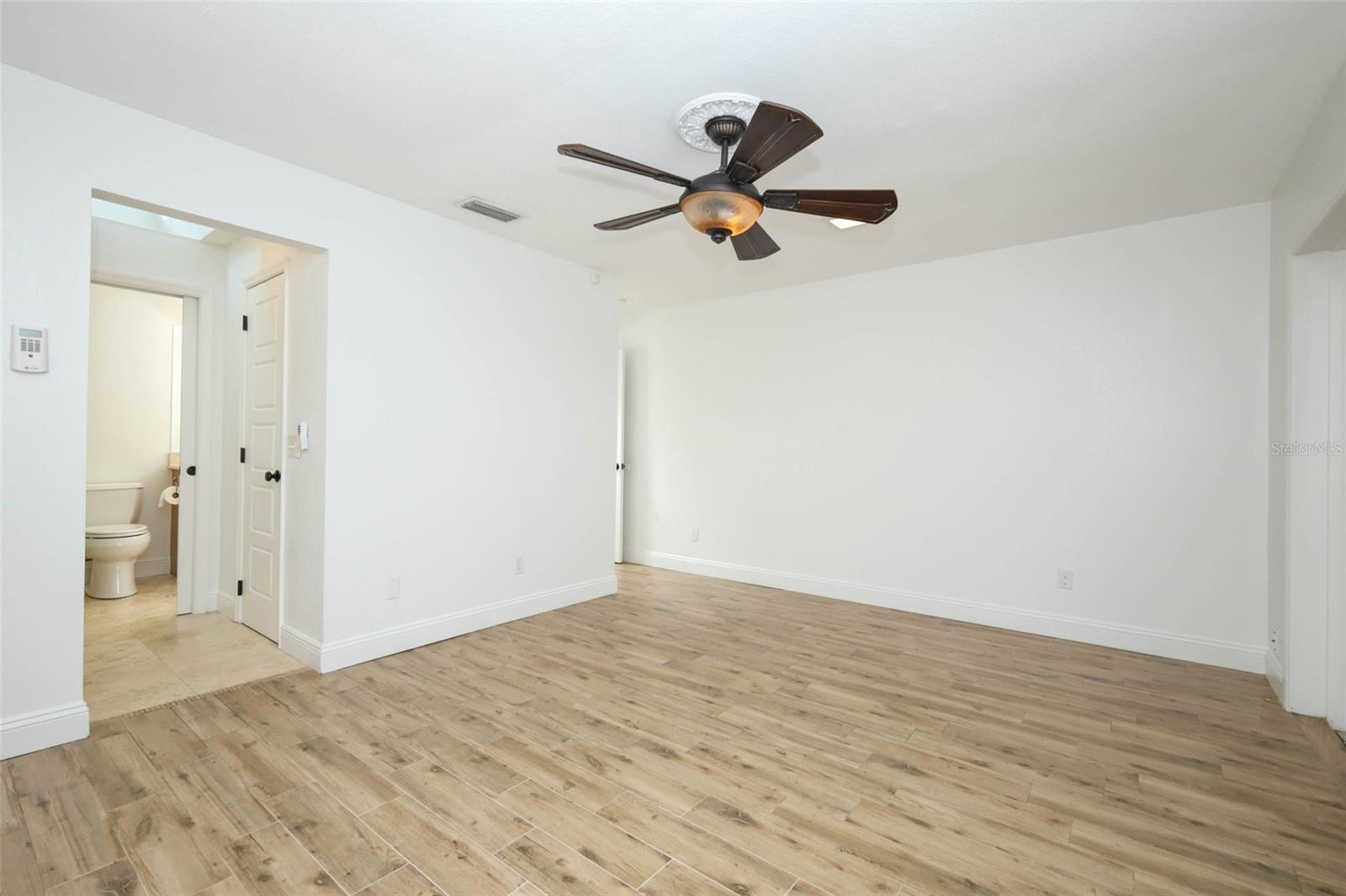 Image 16 of 44 For 411 Valencia Circle