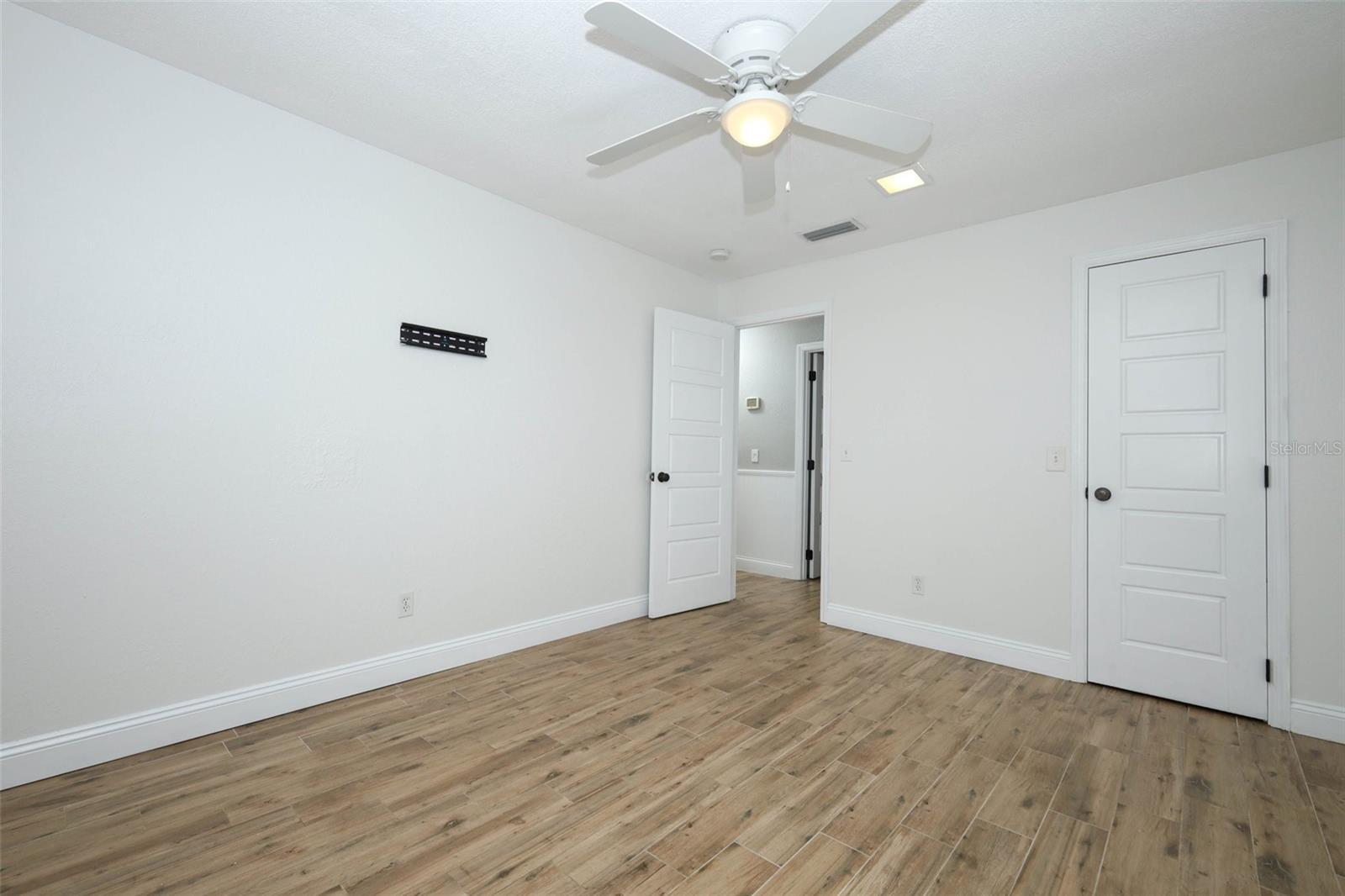 Image 25 of 44 For 411 Valencia Circle