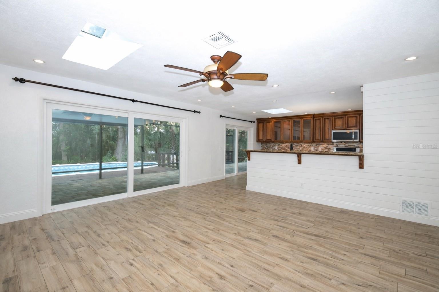 Image 9 of 44 For 411 Valencia Circle