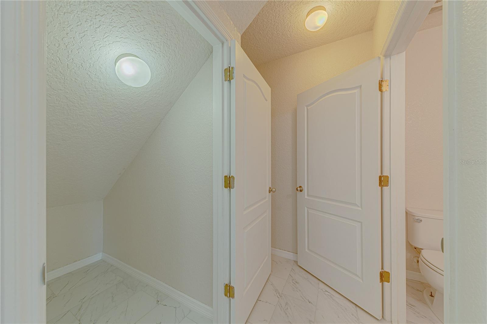 Image 10 of 38 For 16647 Broadford Lane