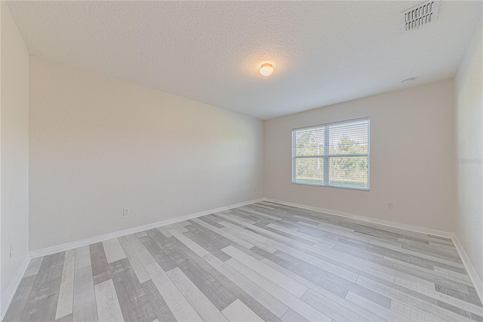 Image 18 of 38 For 16647 Broadford Lane