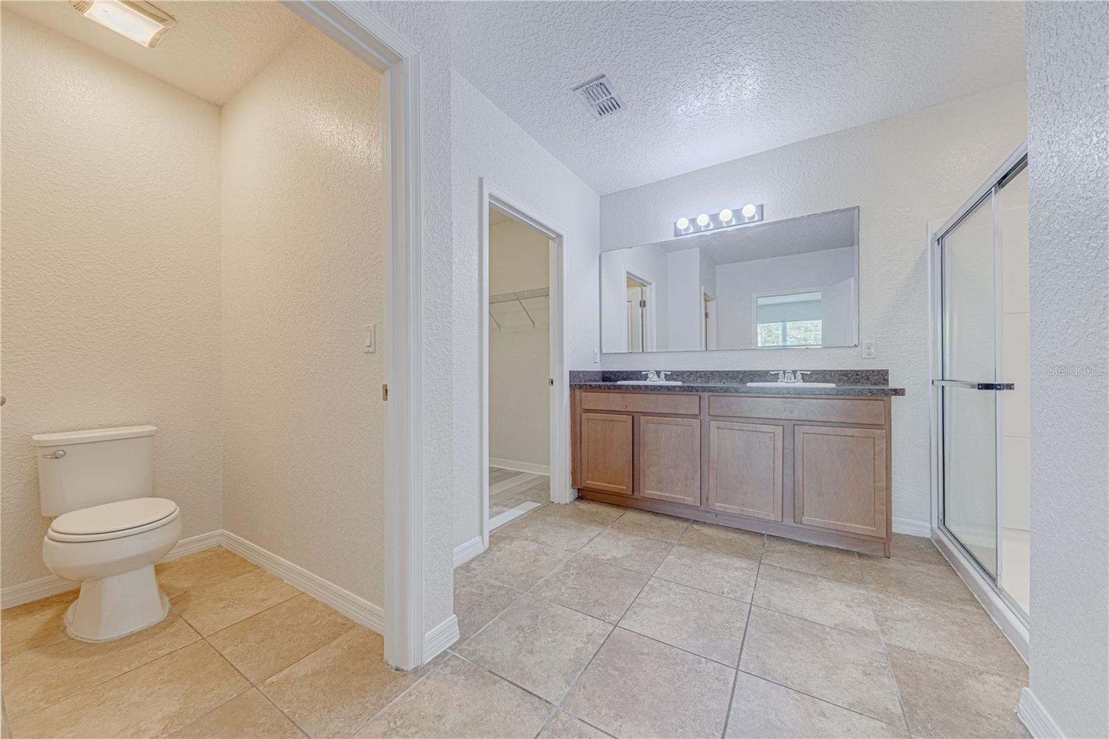 Image 20 of 38 For 16647 Broadford Lane