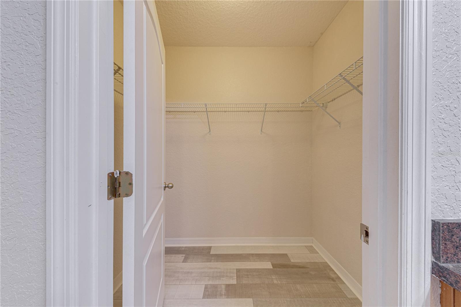 Image 22 of 38 For 16647 Broadford Lane