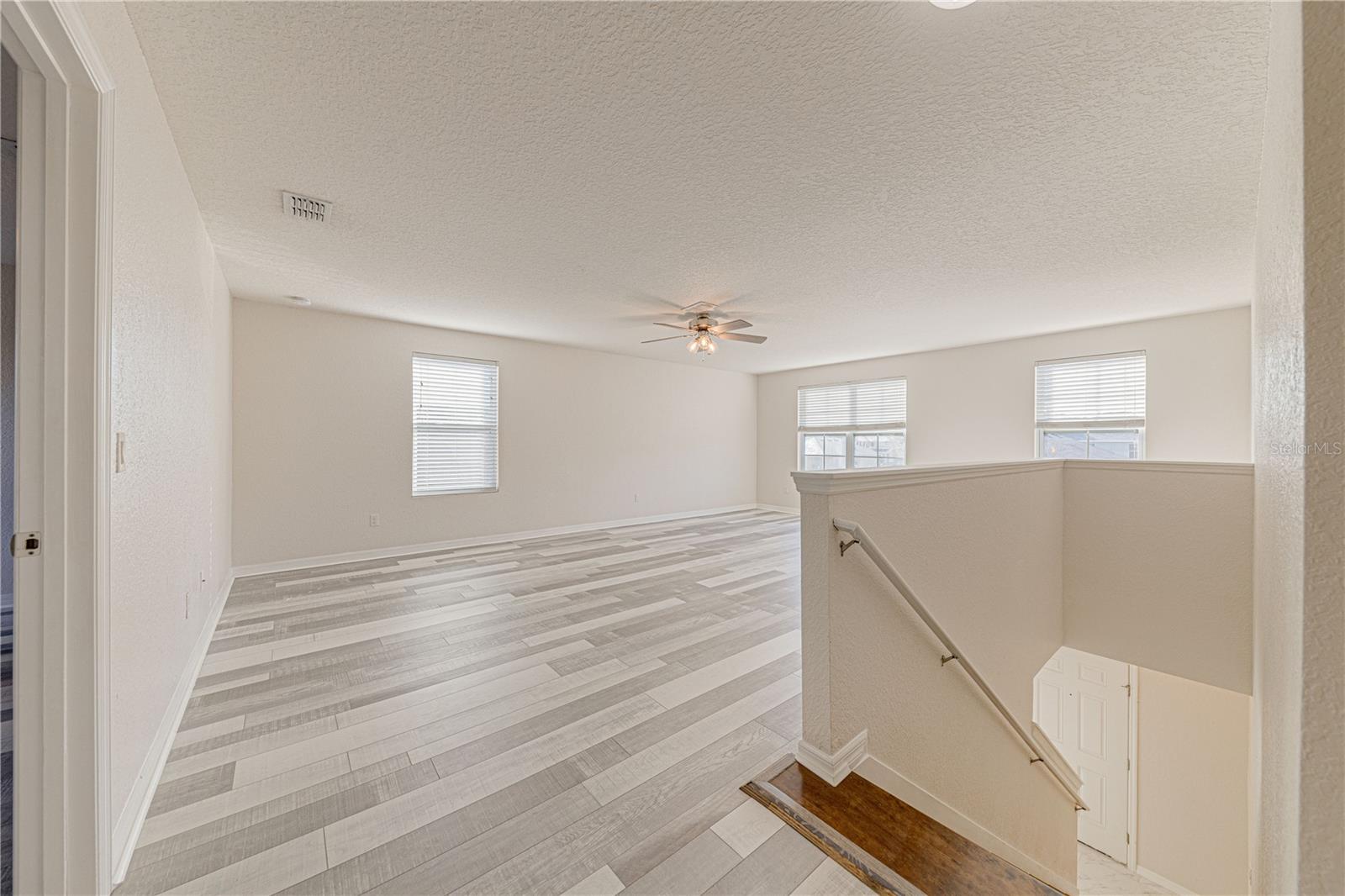 Image 24 of 38 For 16647 Broadford Lane