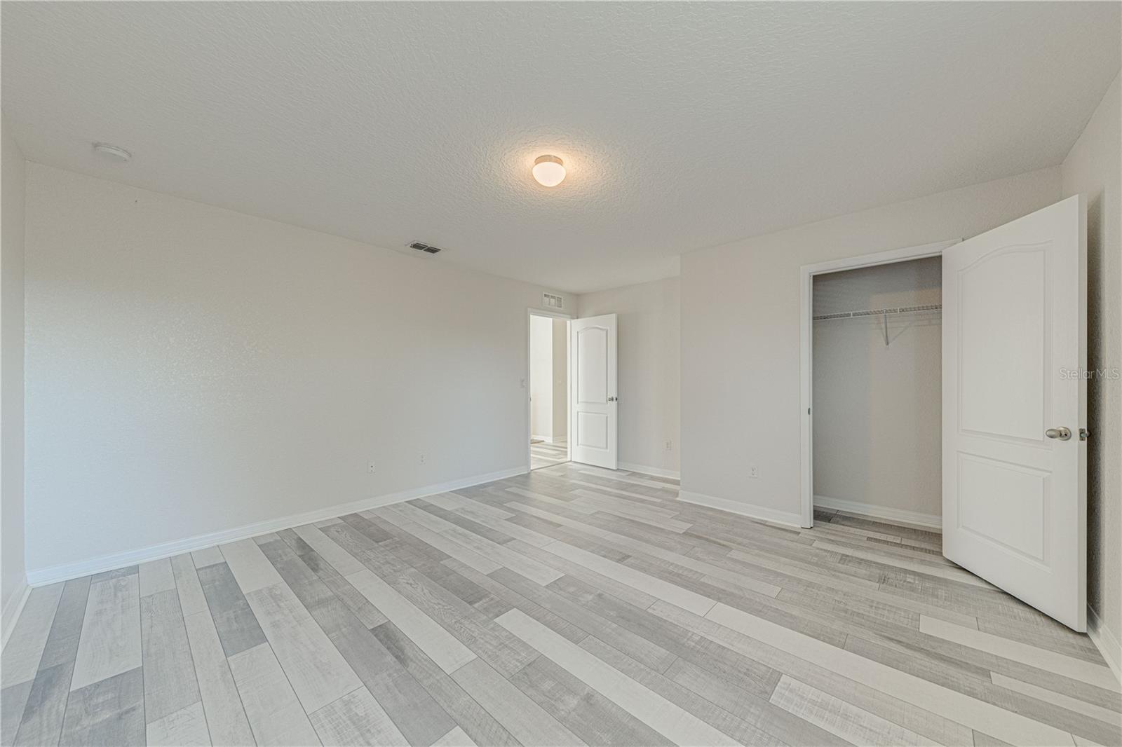 Image 27 of 38 For 16647 Broadford Lane