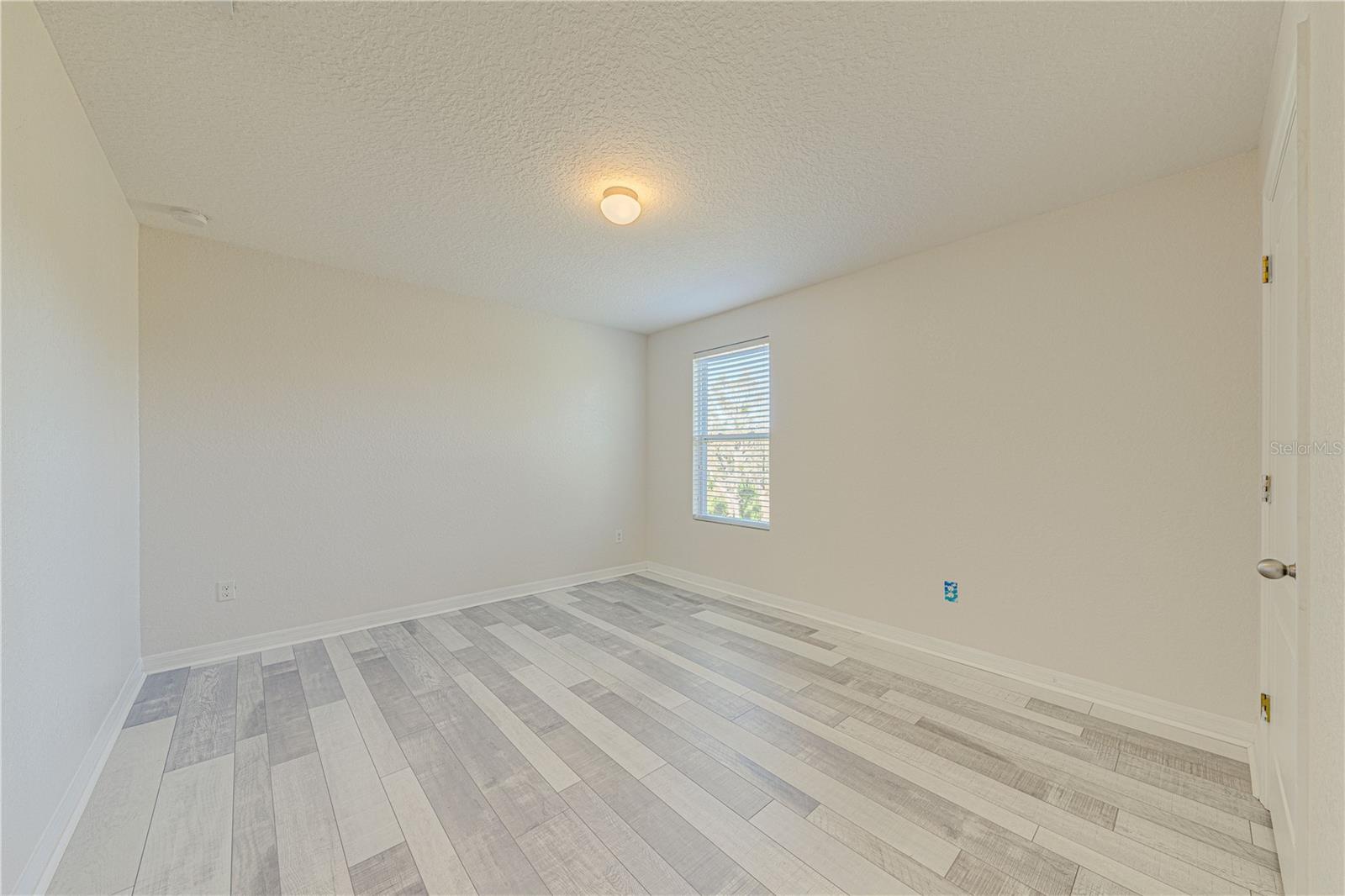 Image 30 of 38 For 16647 Broadford Lane