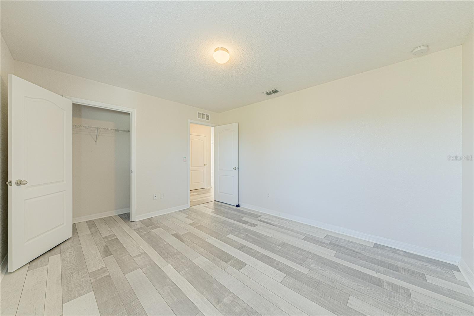 Image 31 of 38 For 16647 Broadford Lane