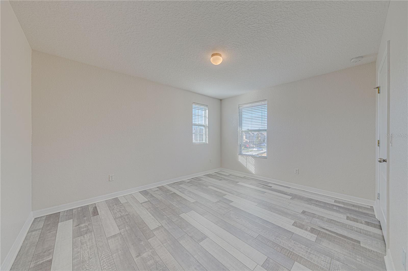 Image 35 of 38 For 16647 Broadford Lane