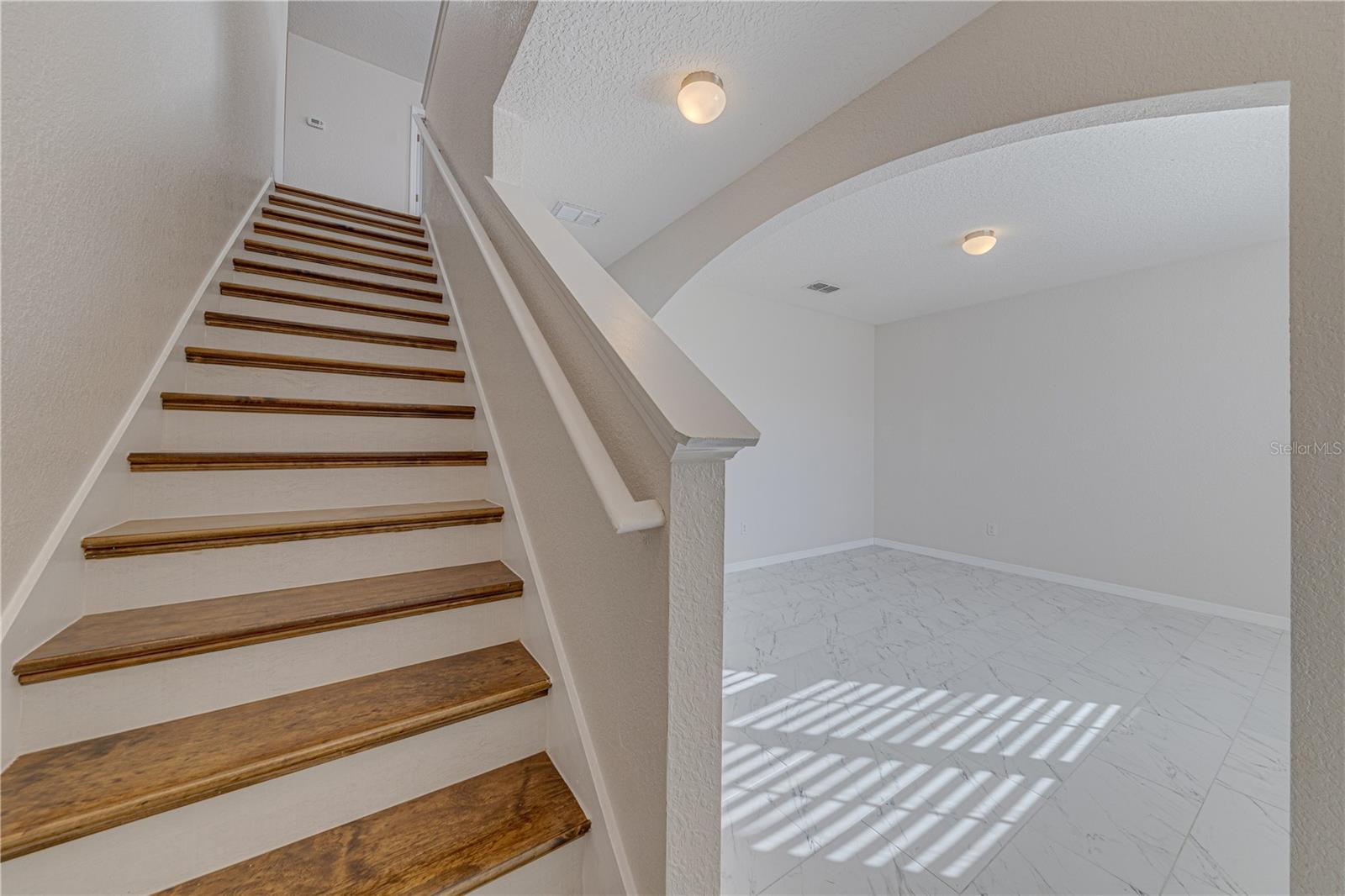 Image 6 of 38 For 16647 Broadford Lane