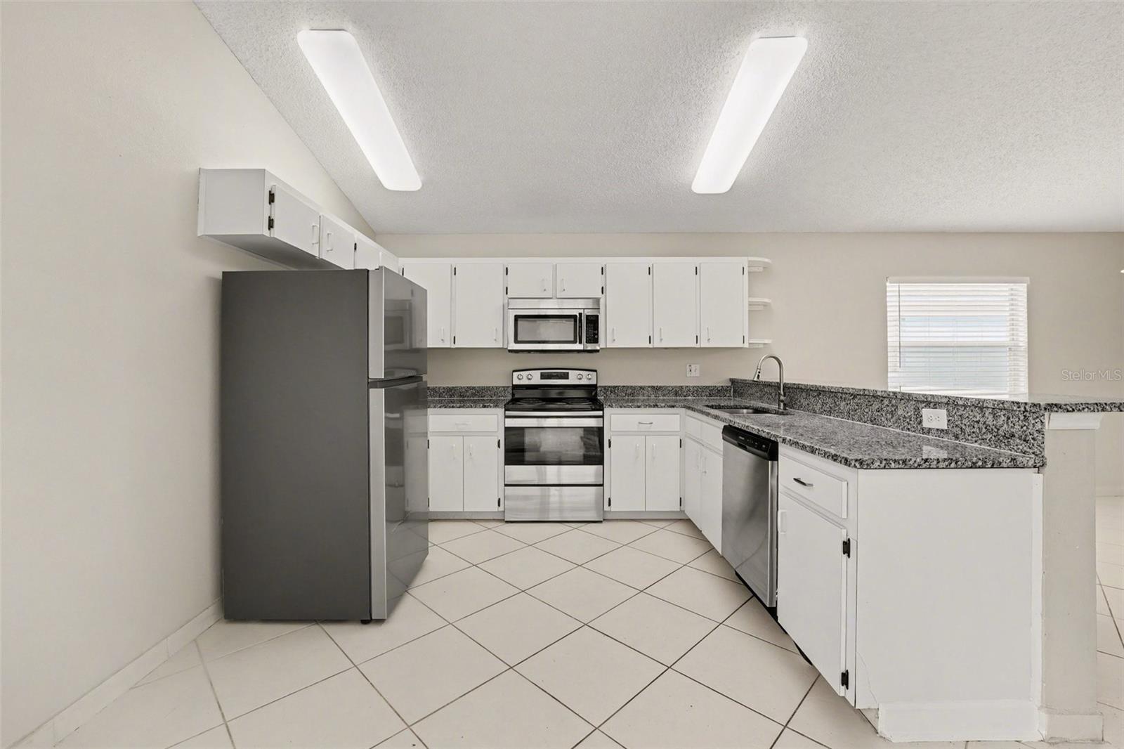 Image 6 of 15 For 204 Kingshill Court Se