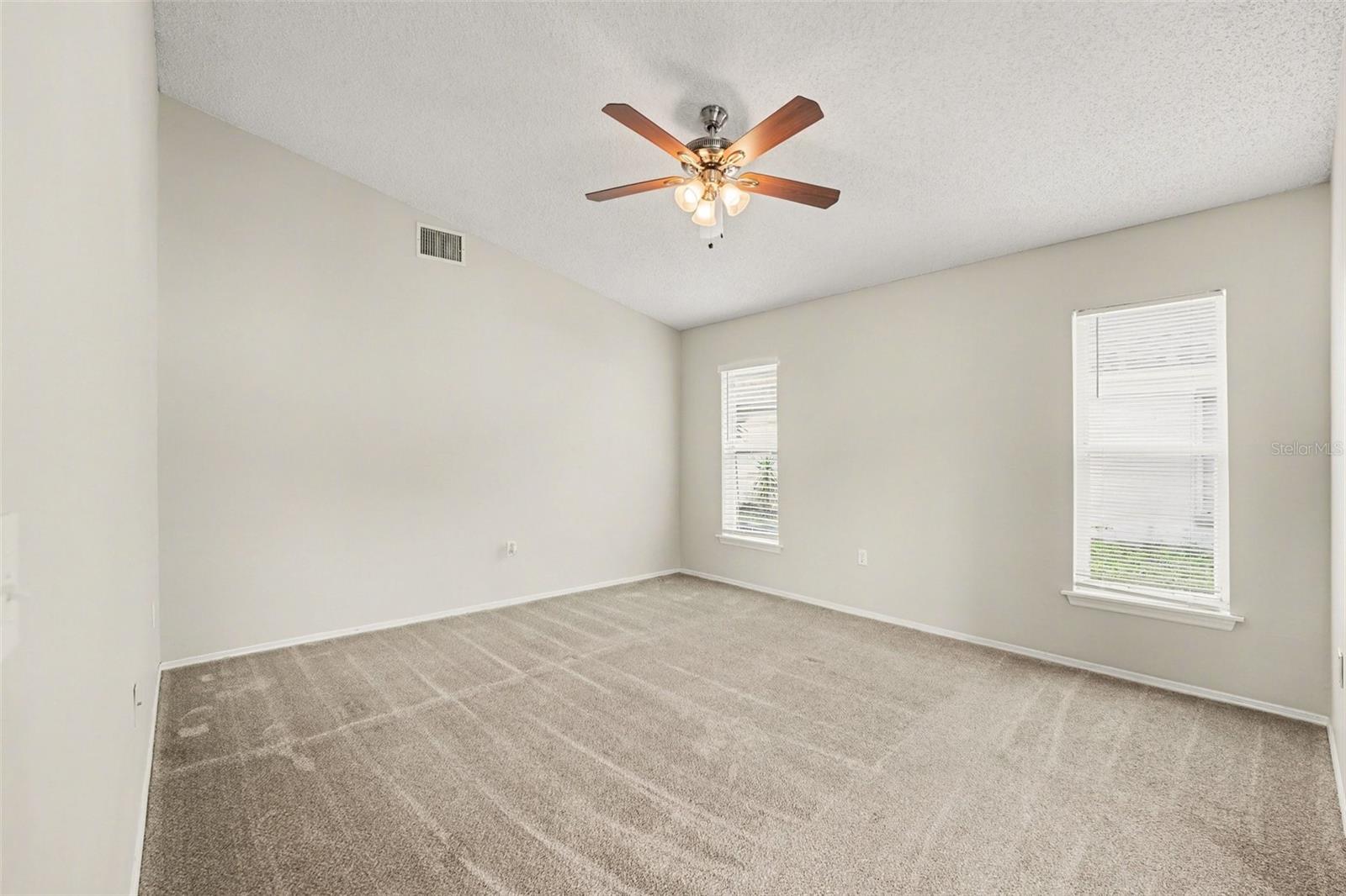 Image 8 of 15 For 204 Kingshill Court Se