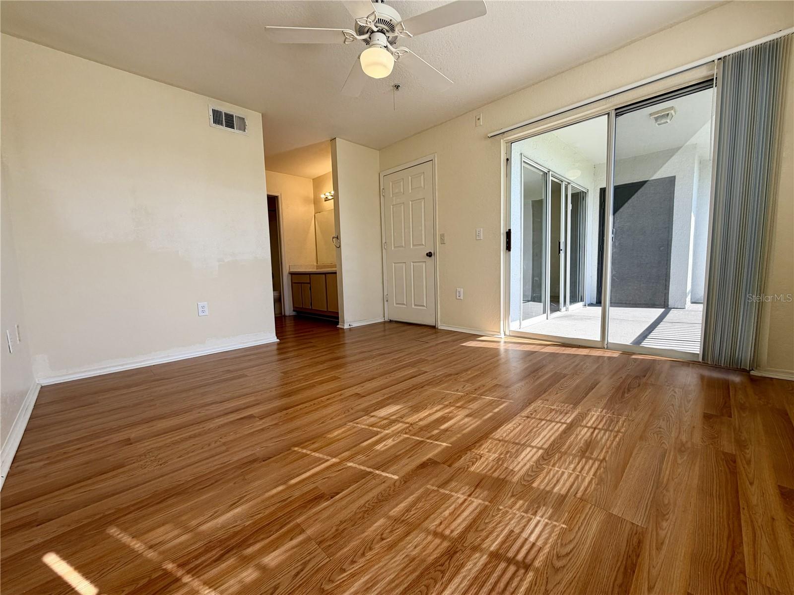 Image 15 of 33 For 13839 Fairway Island Drive 1124