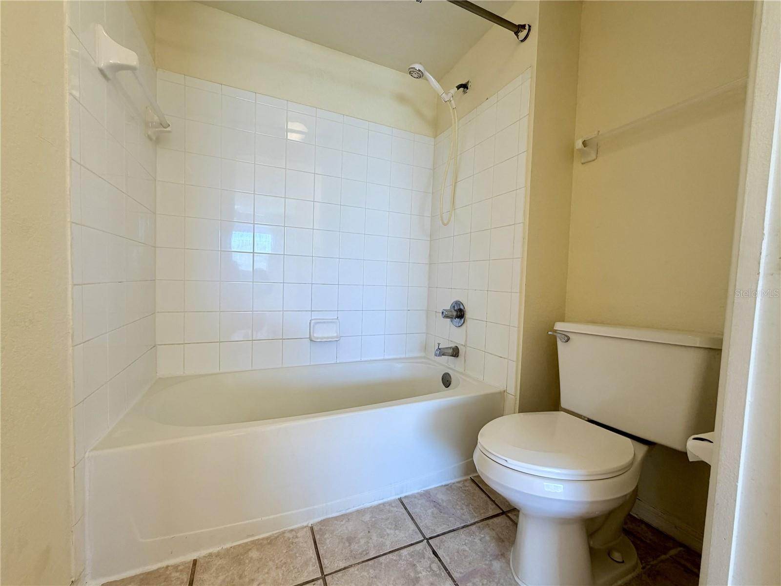 Image 18 of 33 For 13839 Fairway Island Drive 1124