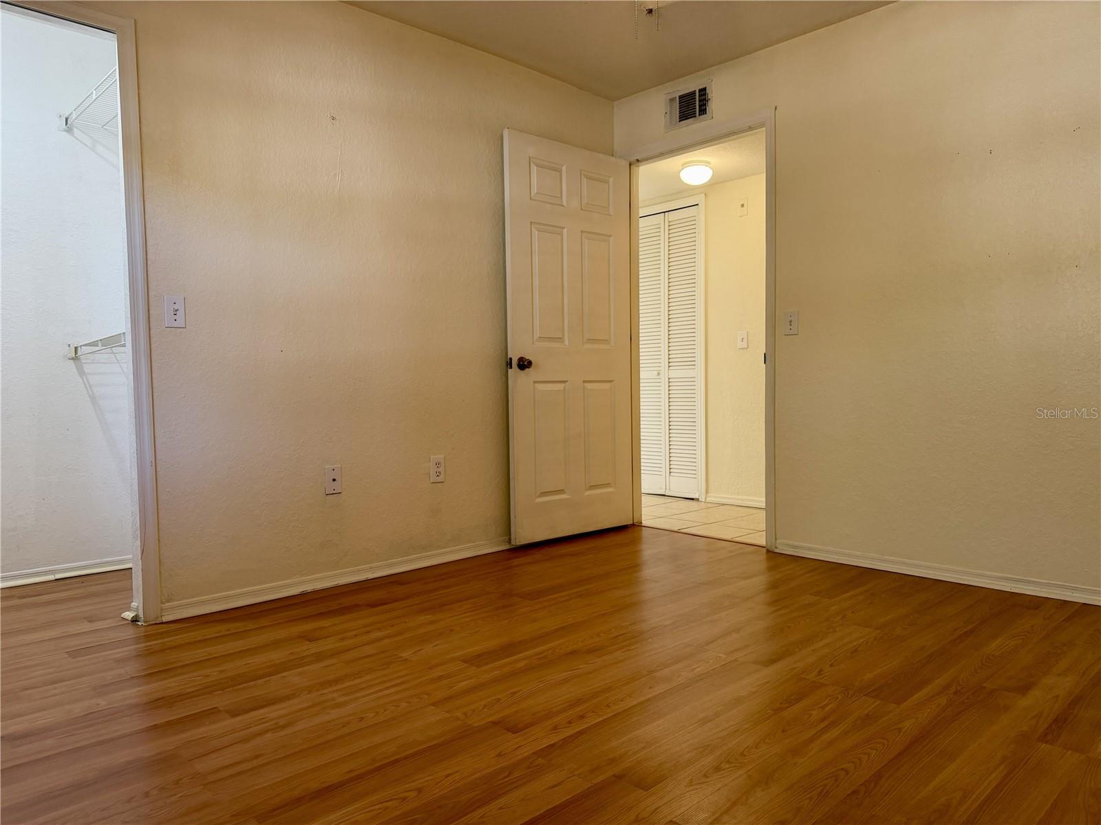 Image 20 of 33 For 13839 Fairway Island Drive 1124