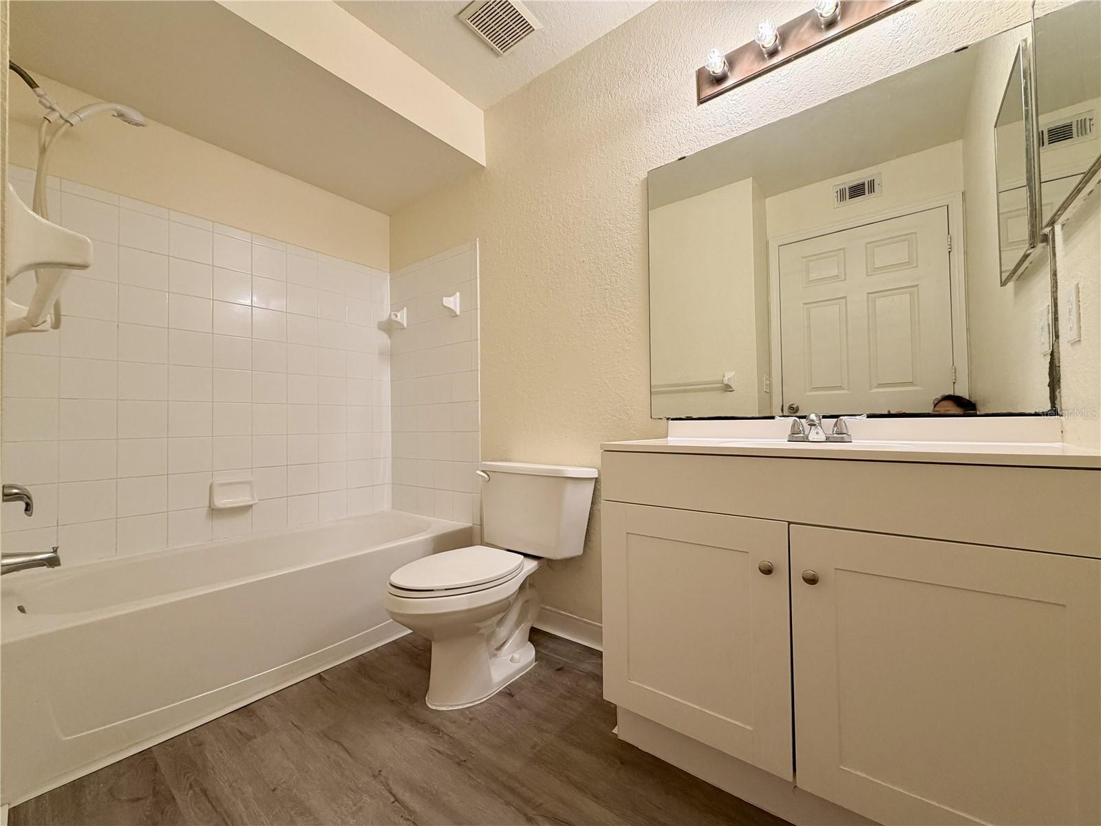 Image 22 of 33 For 13839 Fairway Island Drive 1124