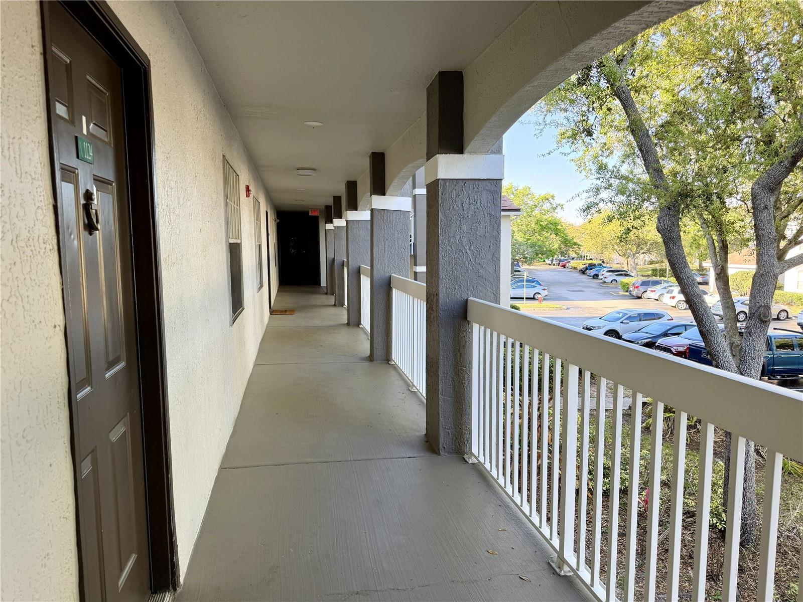 Image 23 of 33 For 13839 Fairway Island Drive 1124