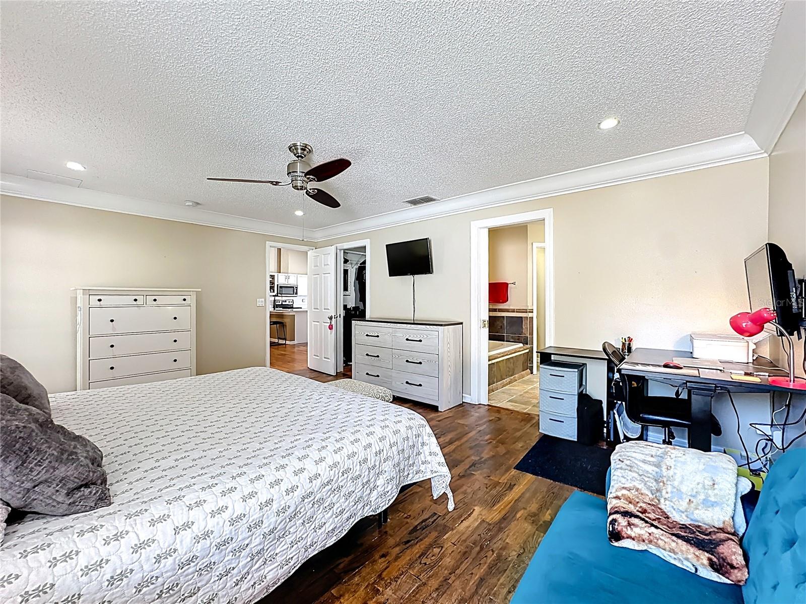 Image 29 of 56 For 1212 Demoiselle Street