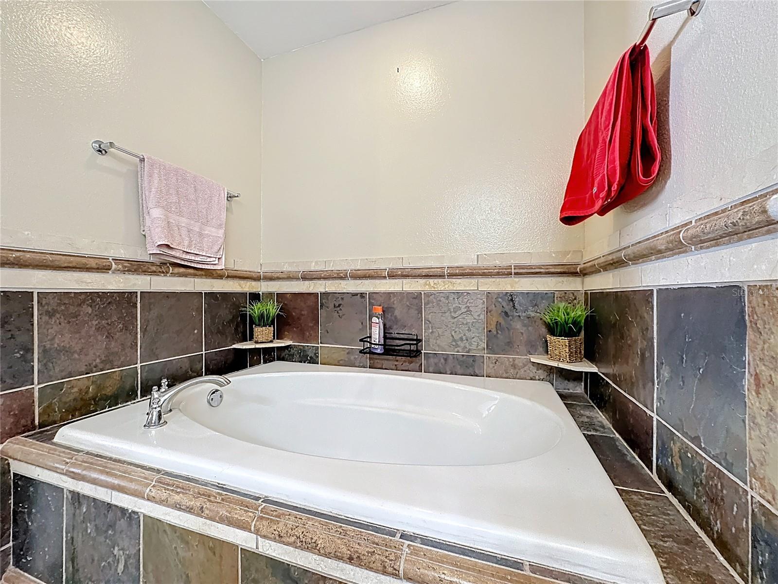 Image 33 of 56 For 1212 Demoiselle Street