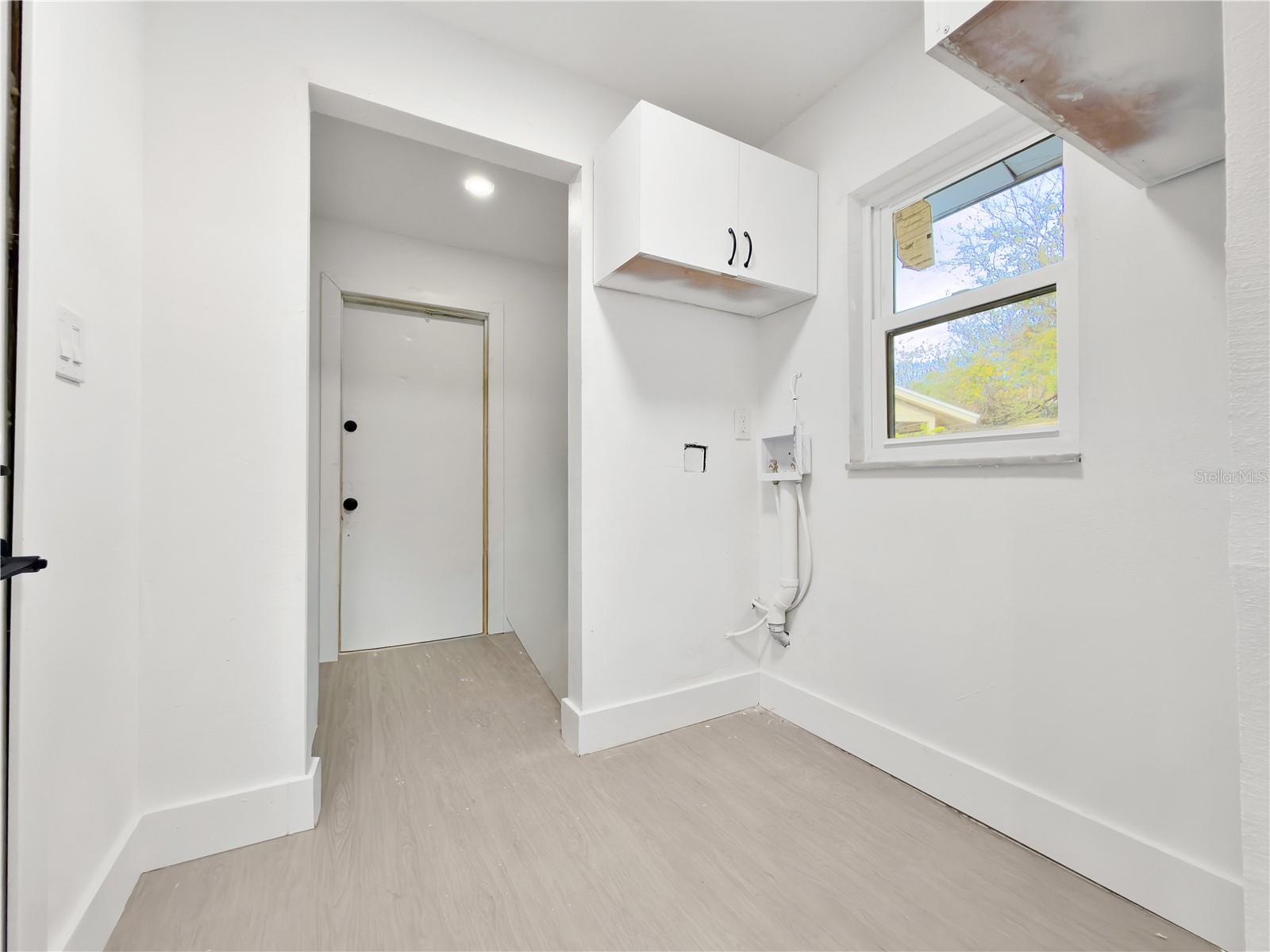 Image 16 of 35 For 941 Kathy Street