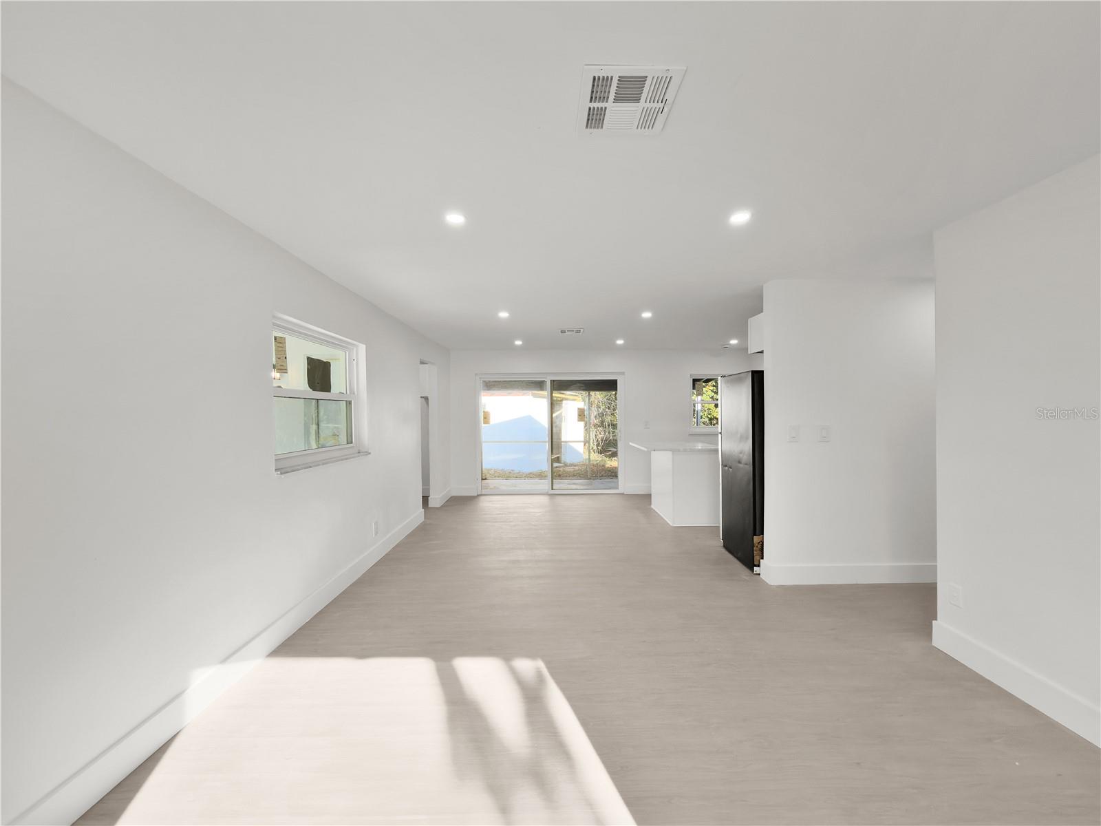 Image 23 of 35 For 941 Kathy Street