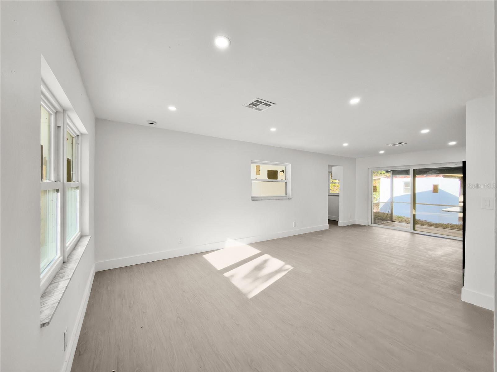 Image 24 of 35 For 941 Kathy Street