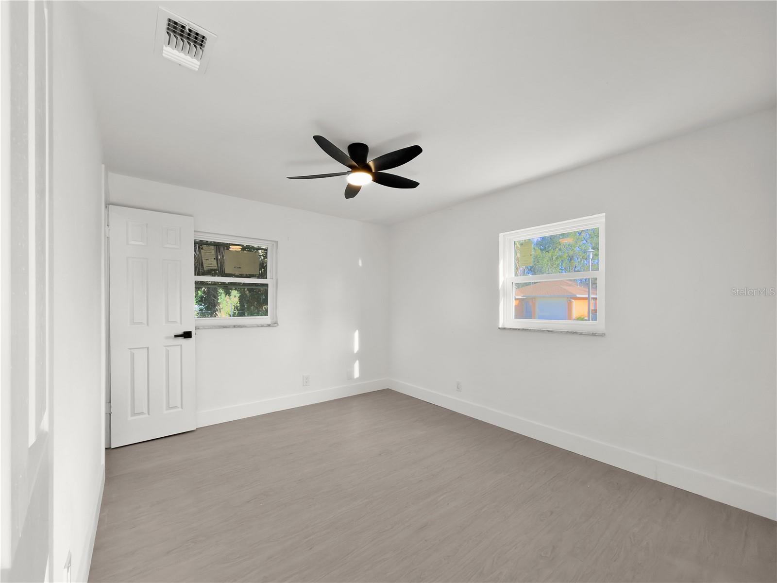 Image 26 of 35 For 941 Kathy Street