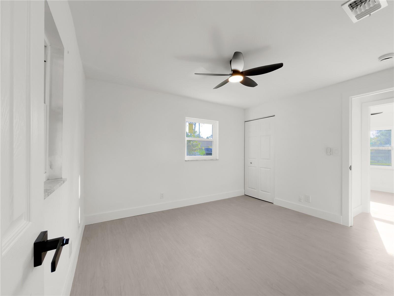 Image 27 of 35 For 941 Kathy Street