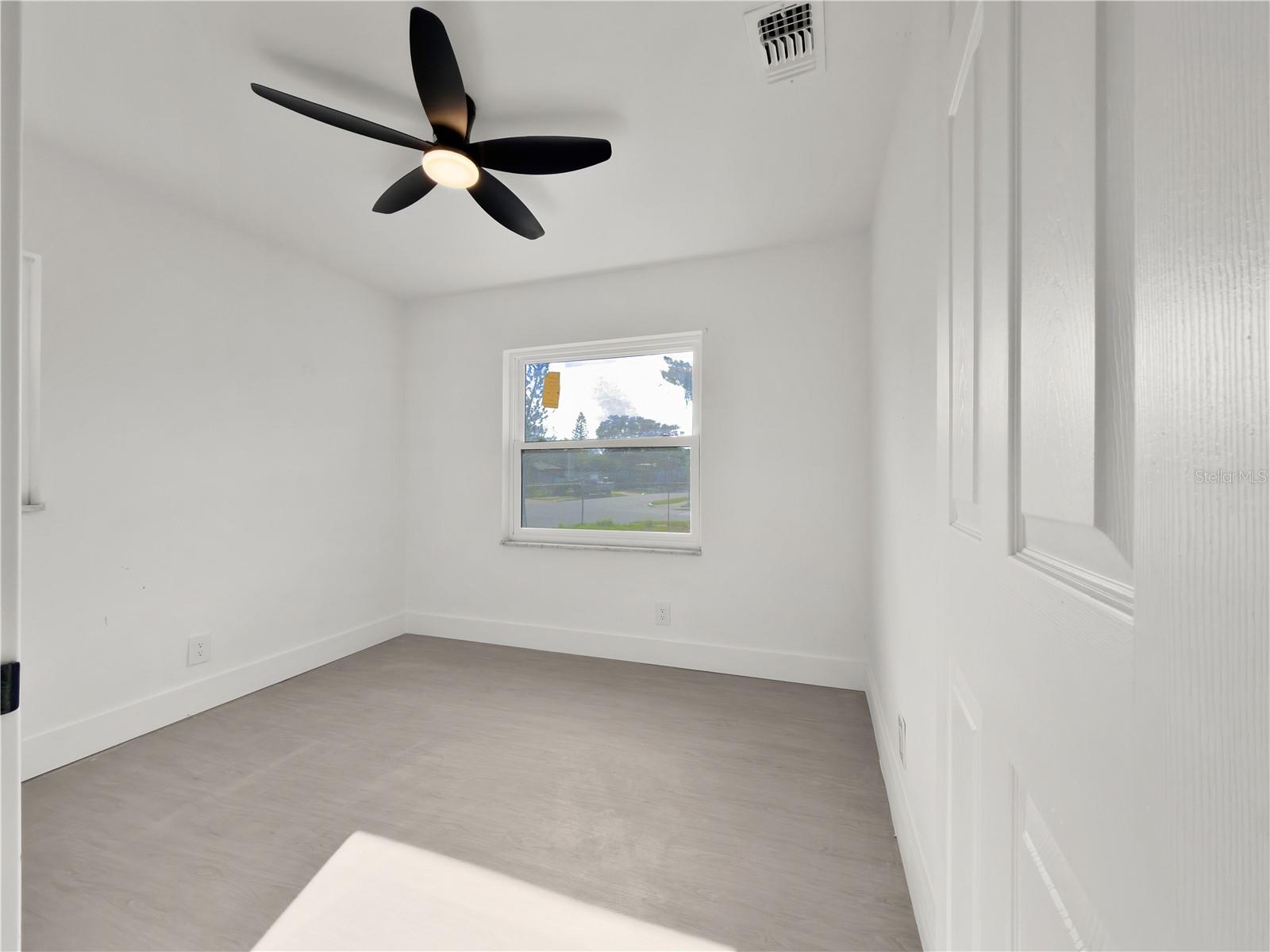 Image 30 of 35 For 941 Kathy Street