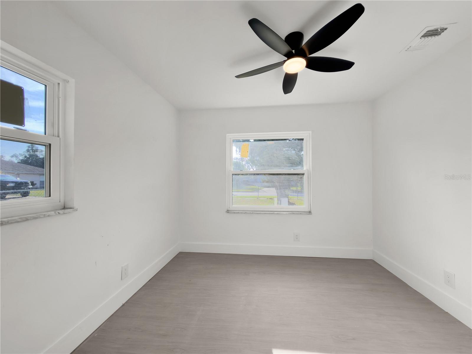 Image 32 of 35 For 941 Kathy Street