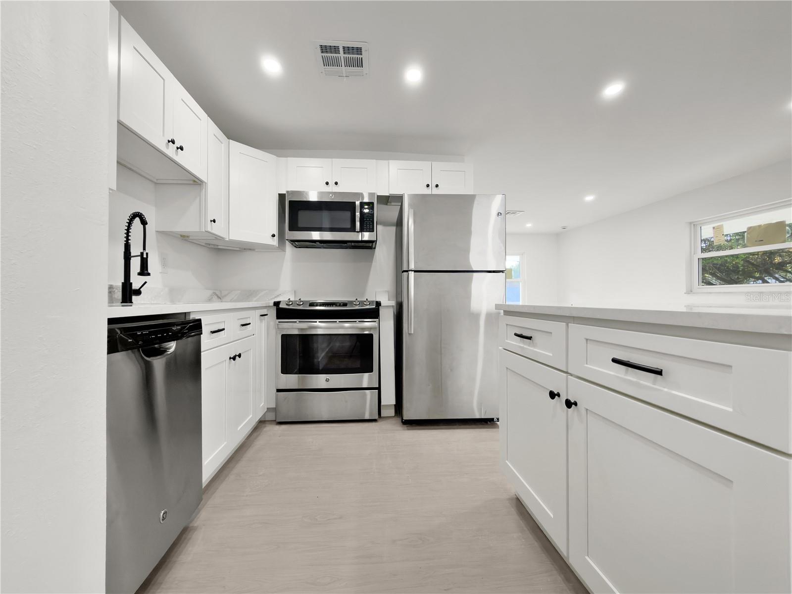 Image 4 of 35 For 941 Kathy Street