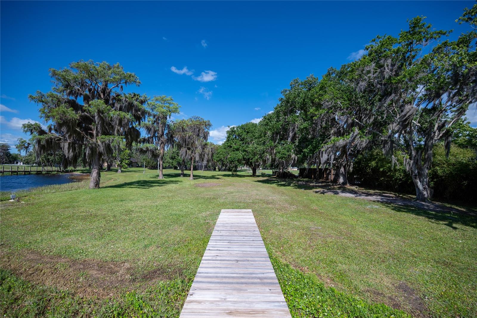 Image 23 of 92 For 3313 Westshore Drive