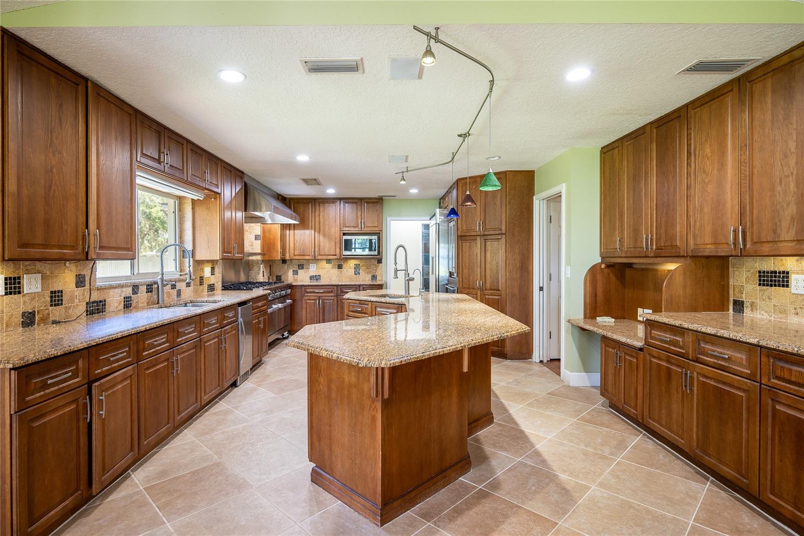 Image 84 of 92 For 3313 Westshore Drive