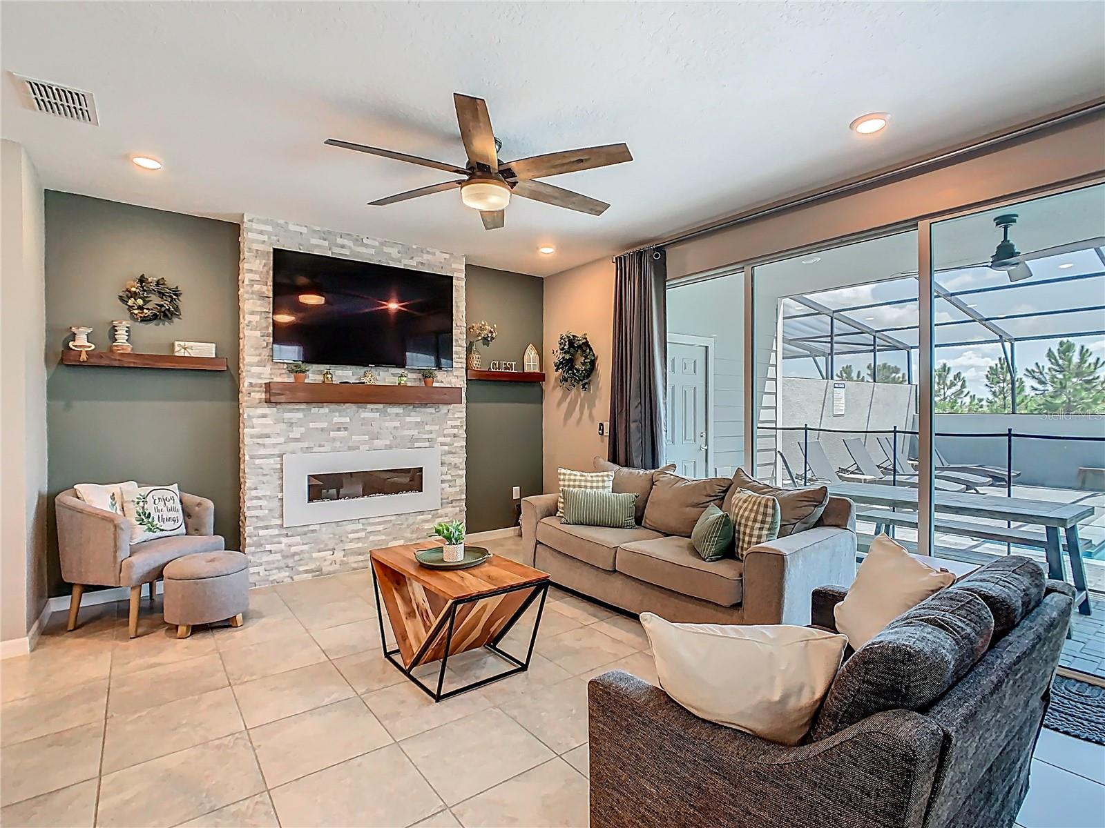 Image 11 of 76 For 967 Paradise Drive