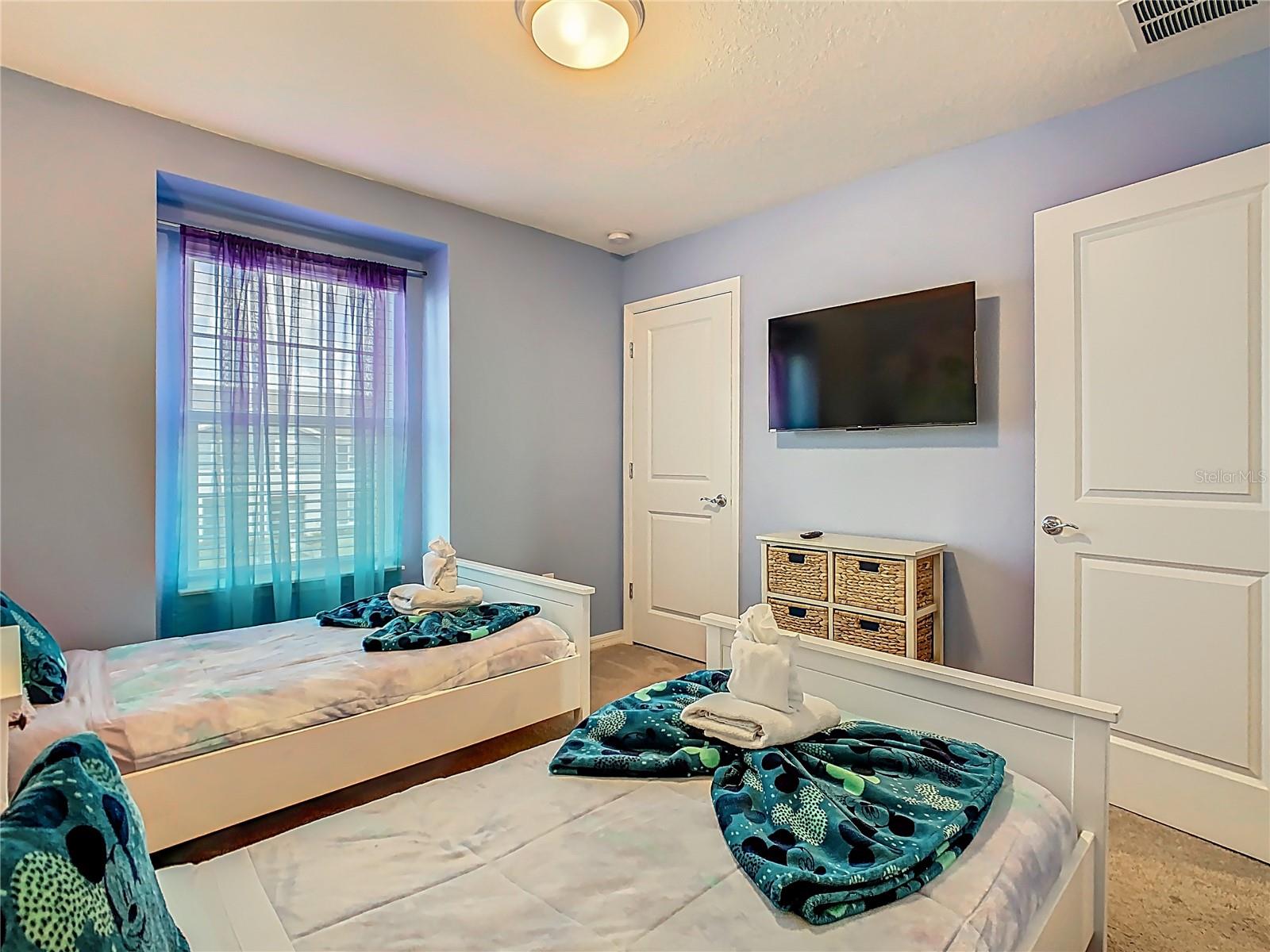 Image 22 of 76 For 967 Paradise Drive