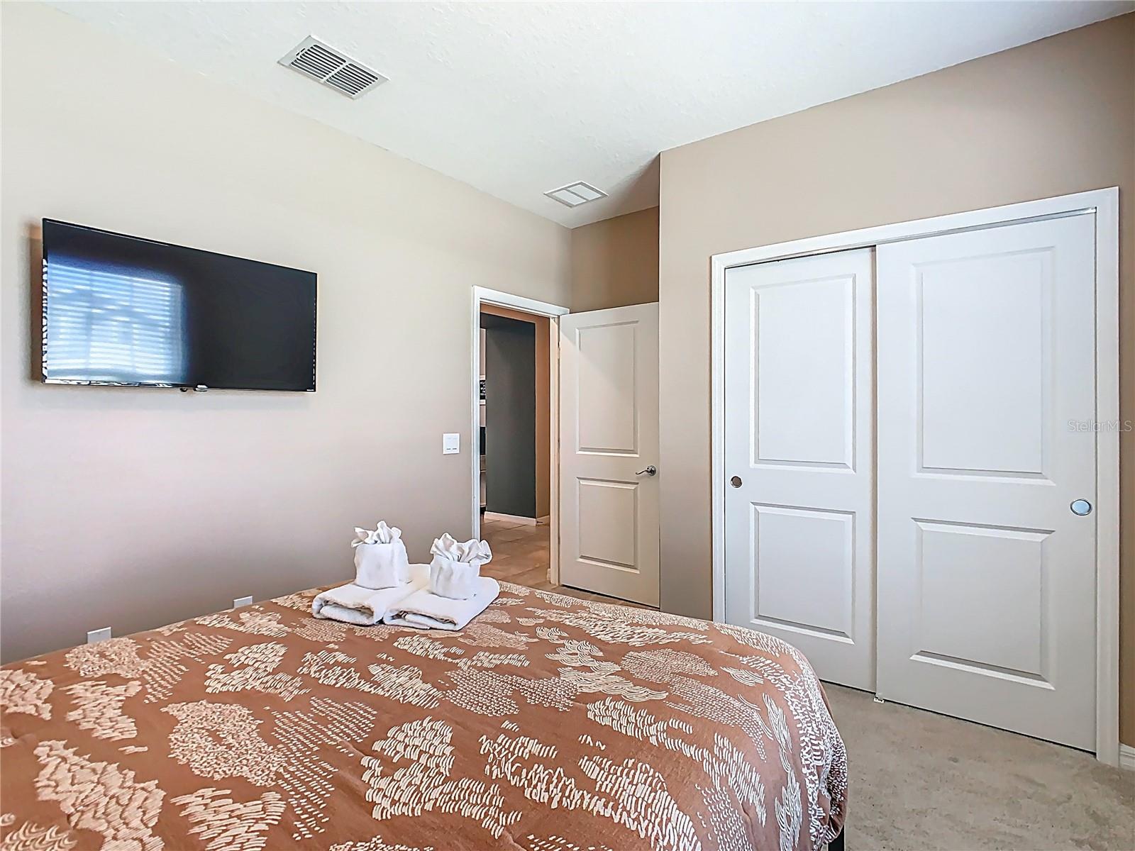 Image 34 of 76 For 967 Paradise Drive