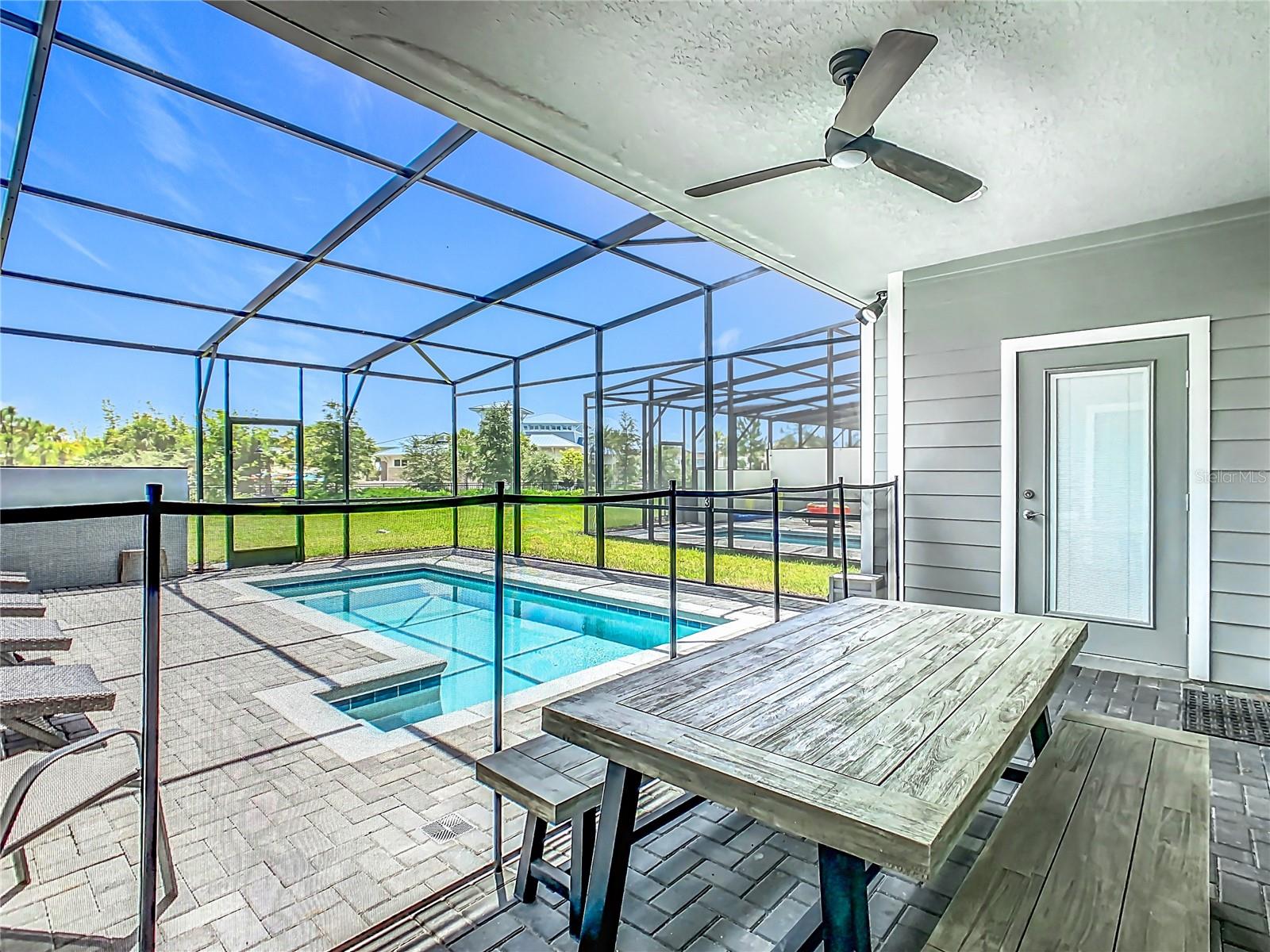 Image 45 of 76 For 967 Paradise Drive