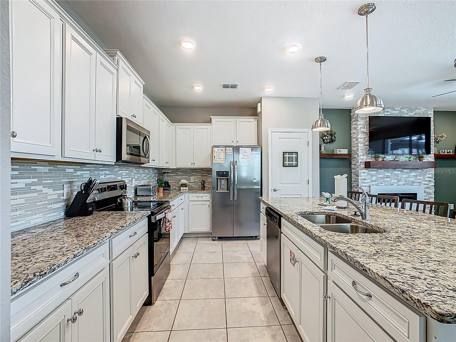 Image 7 of 76 For 967 Paradise Drive