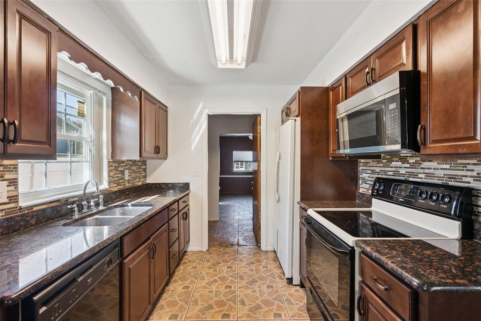 Image 10 of 21 For 2615 El Portal Avenue