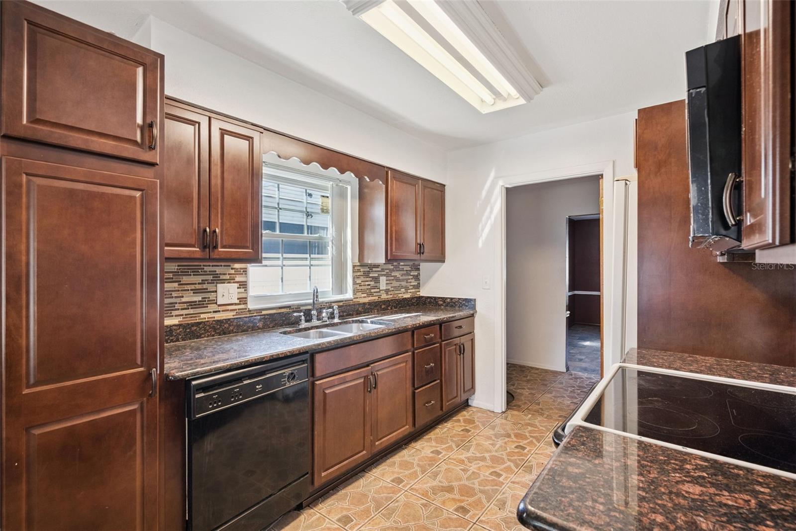 Image 11 of 21 For 2615 El Portal Avenue