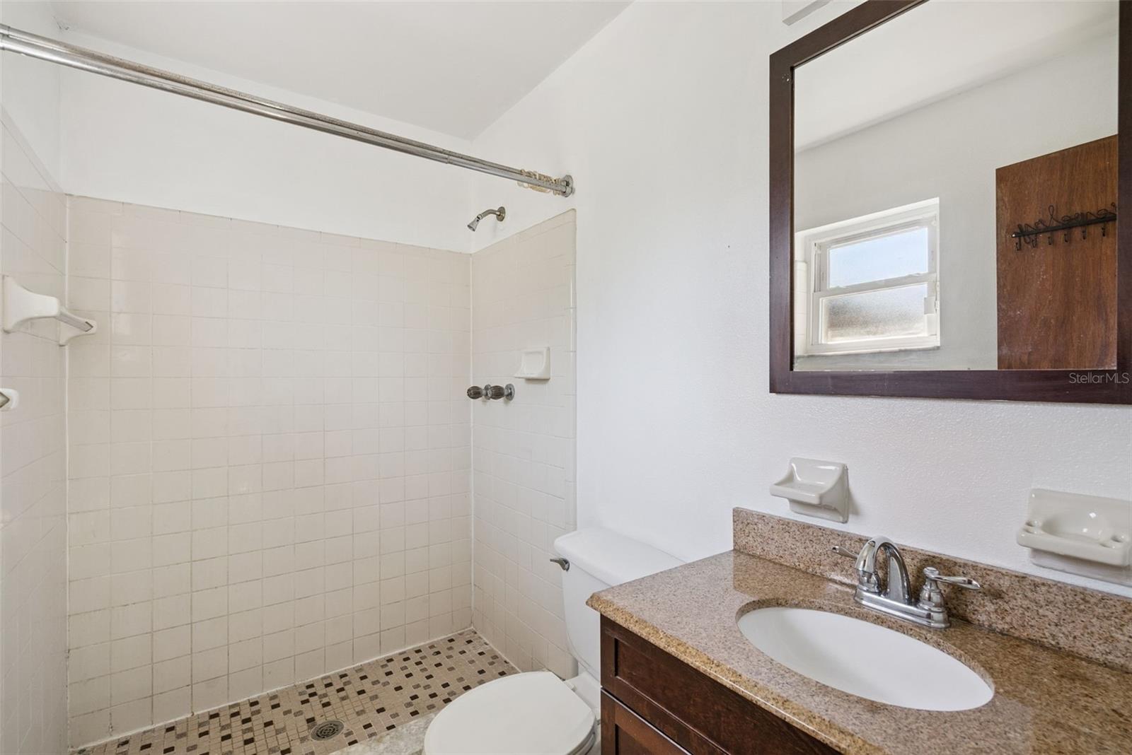 Image 17 of 21 For 2615 El Portal Avenue