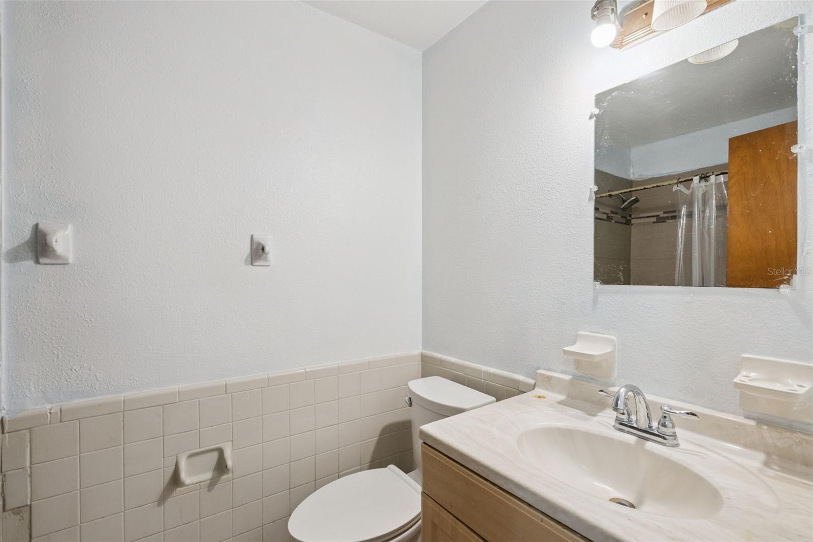 Image 18 of 21 For 2615 El Portal Avenue