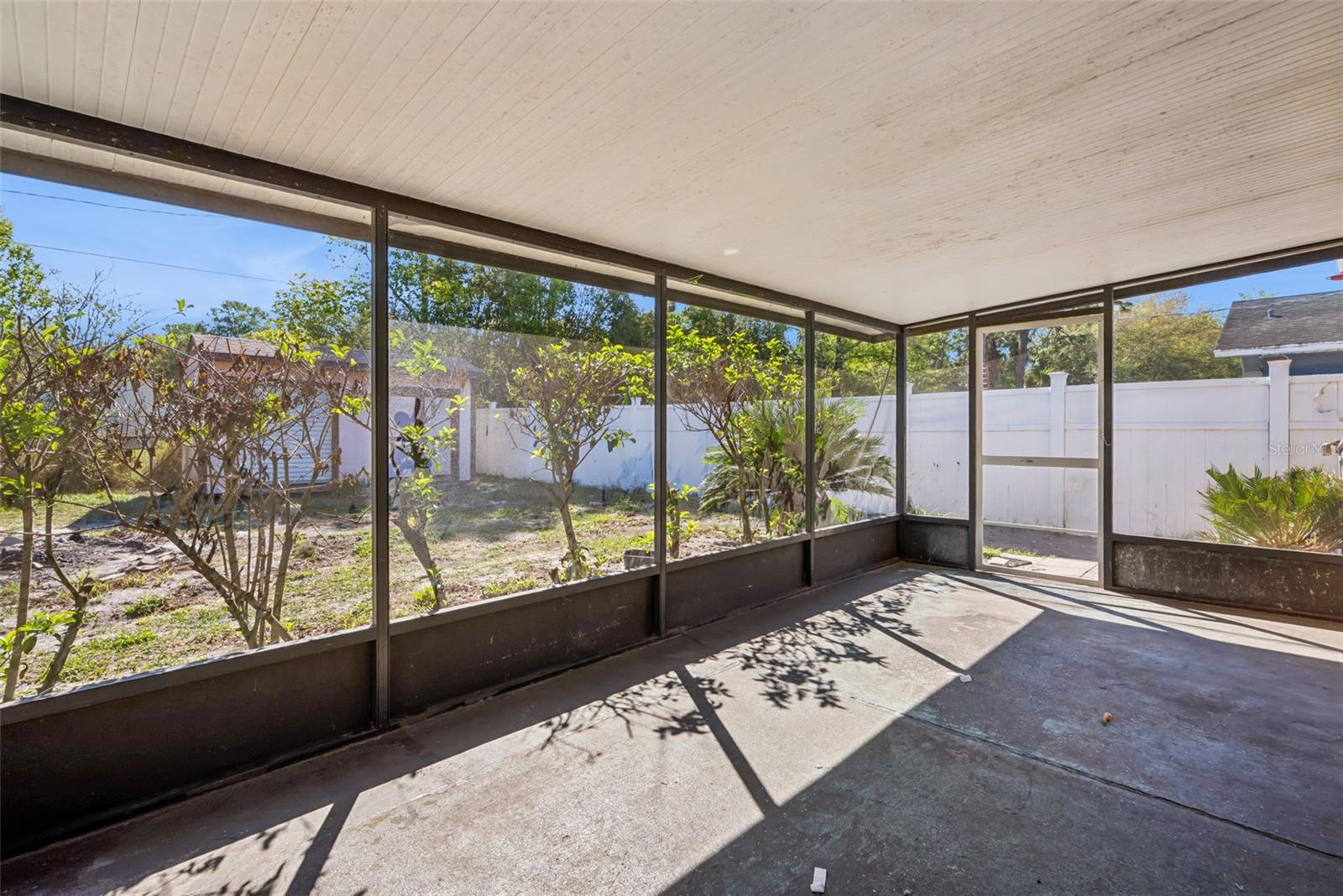 Image 19 of 21 For 2615 El Portal Avenue