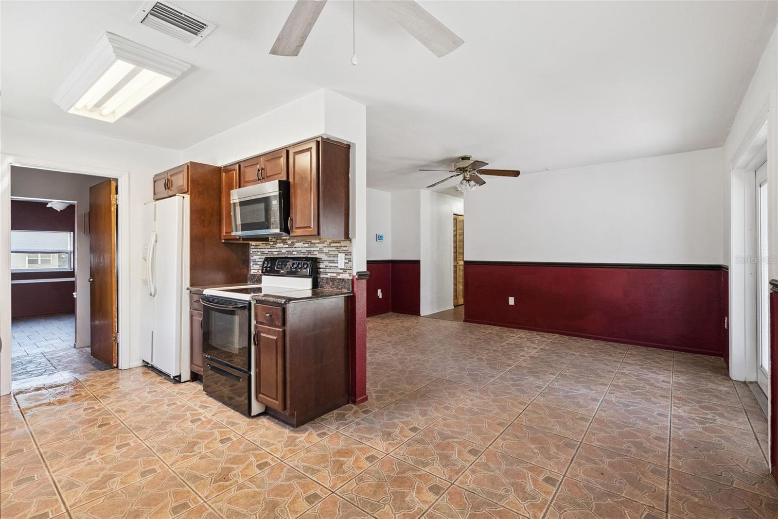 Image 8 of 21 For 2615 El Portal Avenue