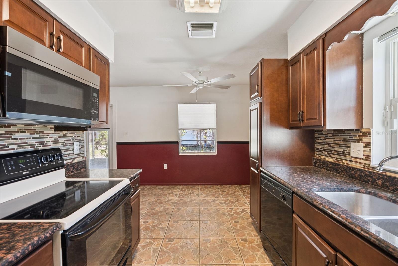 Image 9 of 21 For 2615 El Portal Avenue