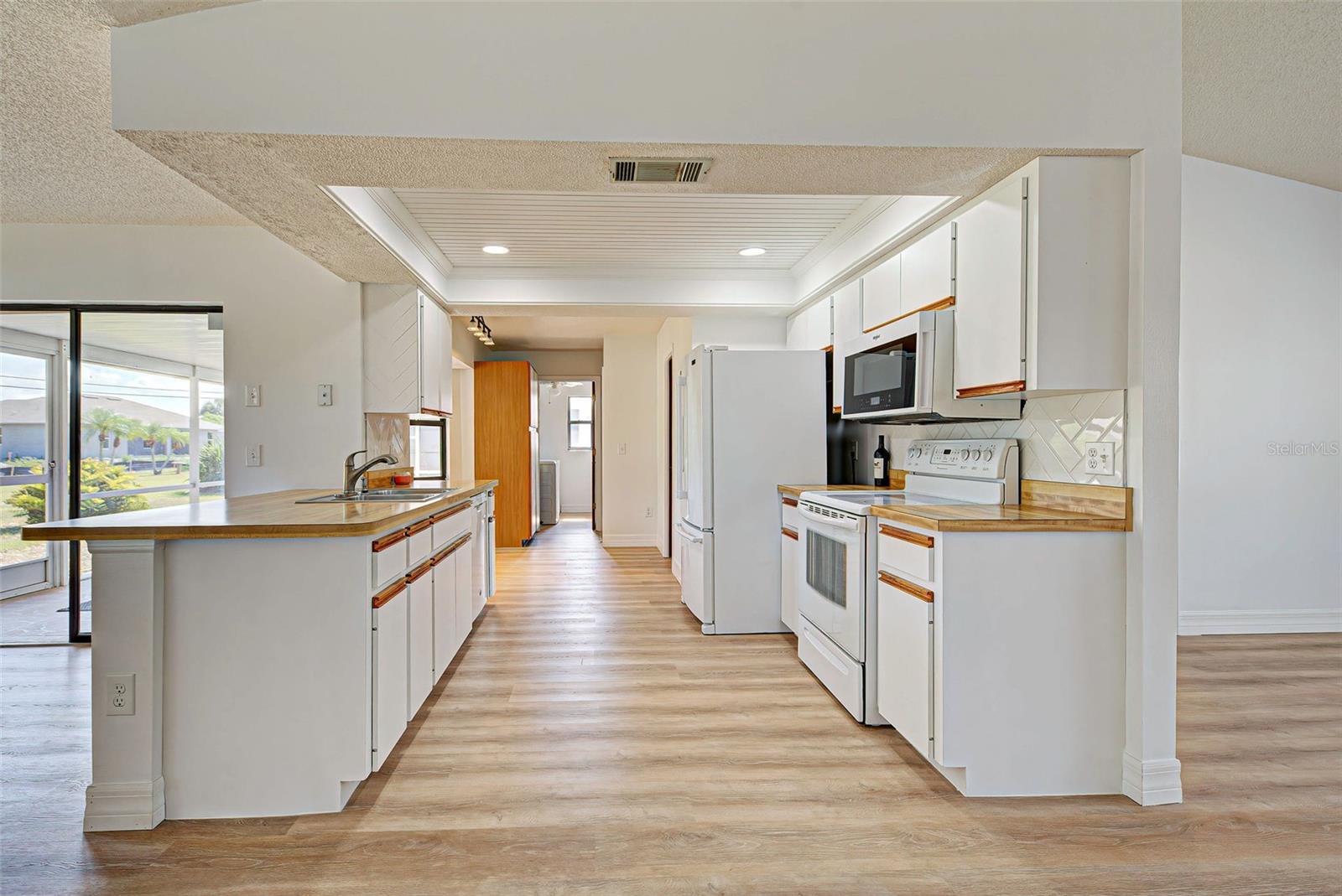 Image 11 of 34 For 10438 Waterford Avenue