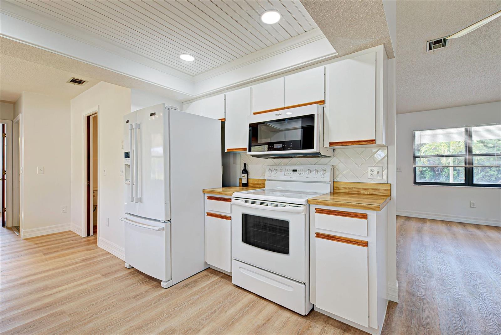 Image 12 of 34 For 10438 Waterford Avenue