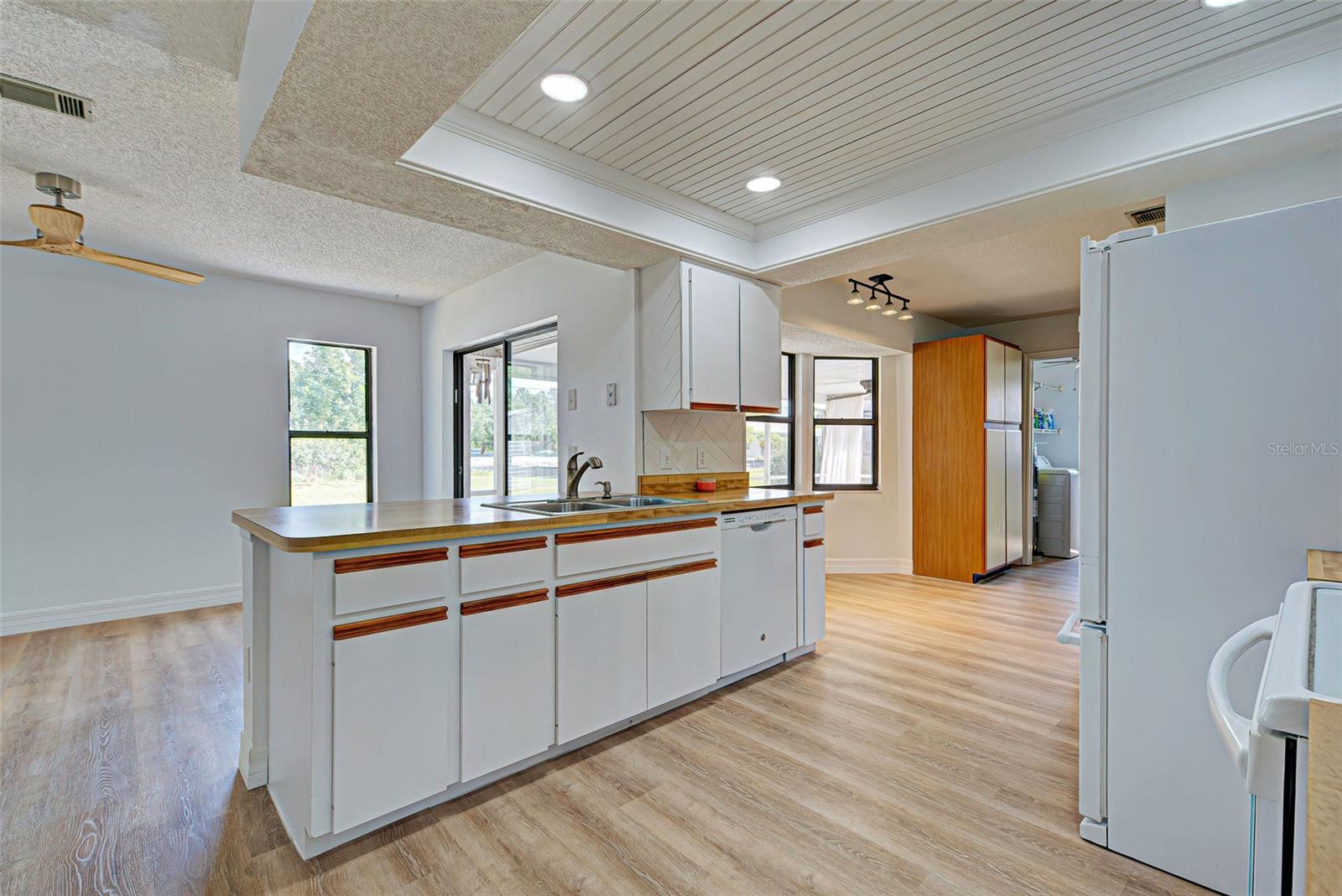 Image 13 of 34 For 10438 Waterford Avenue