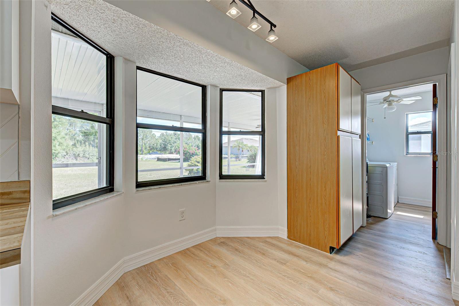 Image 14 of 34 For 10438 Waterford Avenue